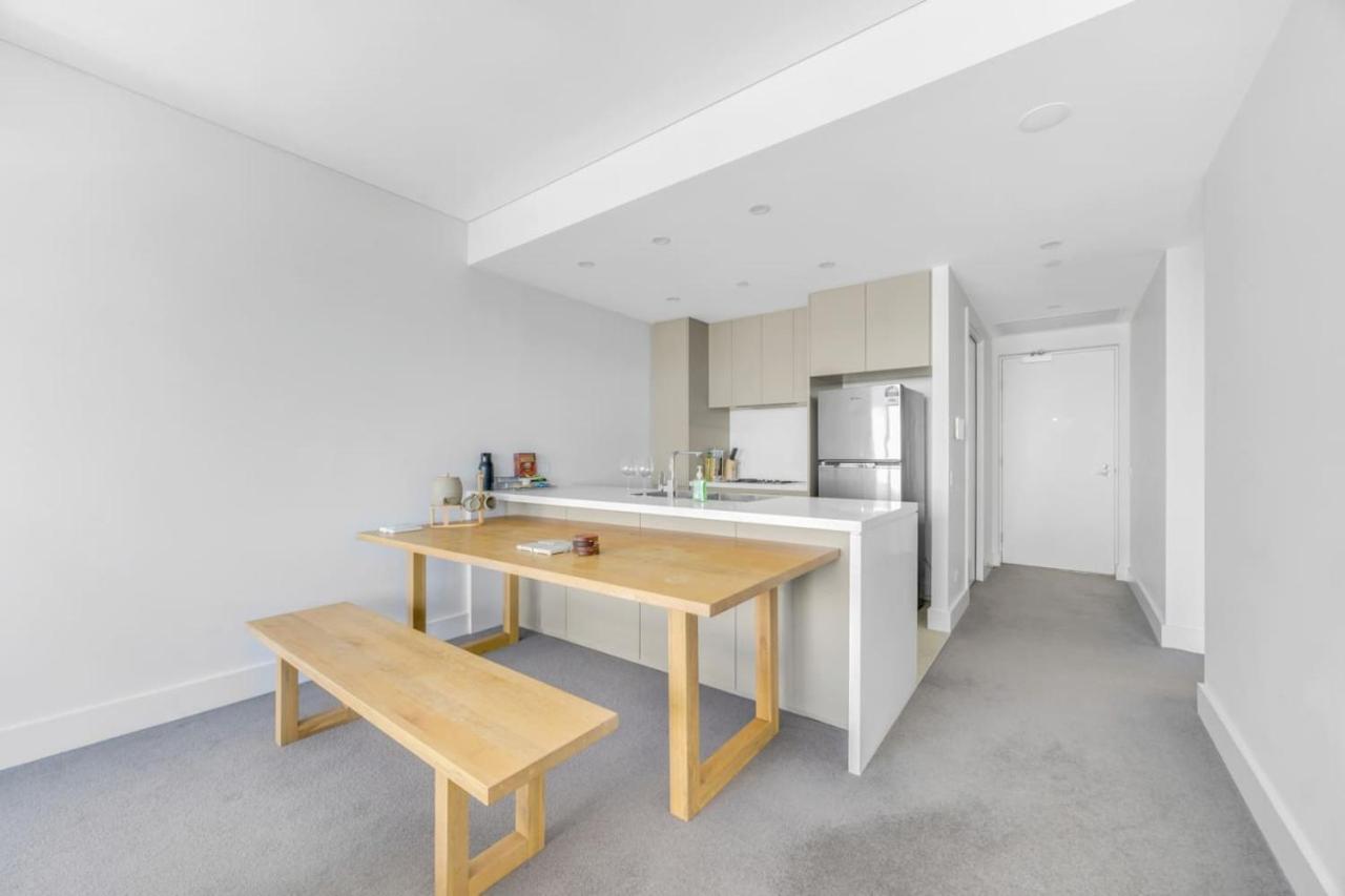 2b Study Sky Level In Olympic Park Apartment *