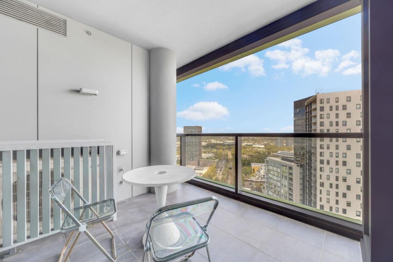 2b Study Sky Level In Olympic Park Apartment